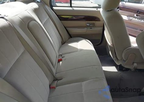 2005 Mercury Grand Marquis Gs z USA, uszkodzony, nr VIN 2MEFM74W05X641274